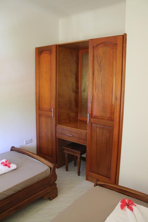 Central Self Catering Apartments Felicite Island Ruang foto