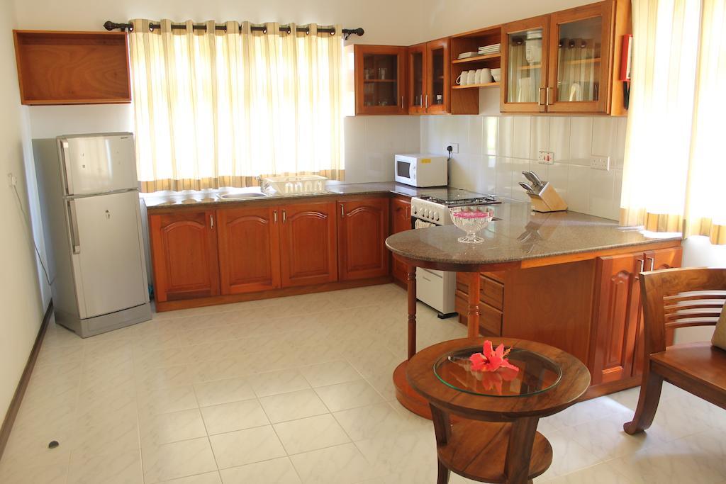 Central Self Catering Apartments Felicite Island Ruang foto