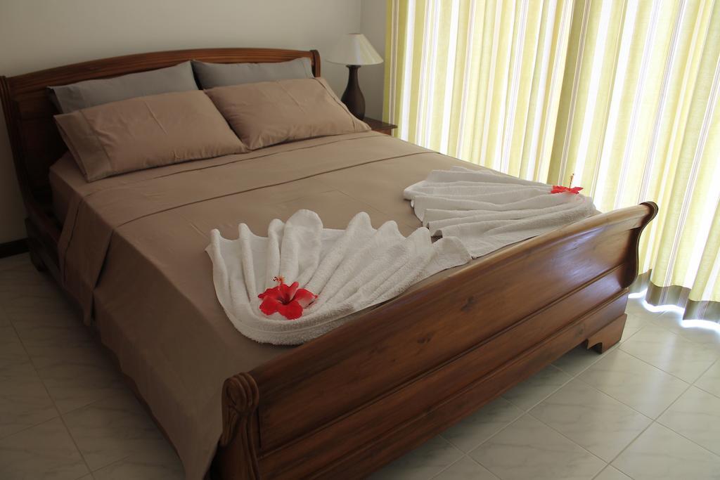 Central Self Catering Apartments Felicite Island Ruang foto
