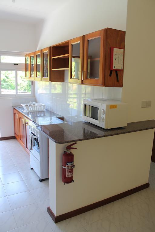 Central Self Catering Apartments Felicite Island Ruang foto